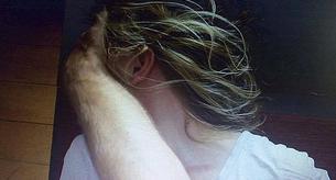 Convierte su violación en “arte” para enviar un duro mensaje