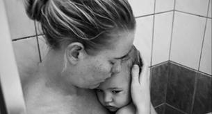 Esta tierna imagen esconde una de las peores partes de la maternidad