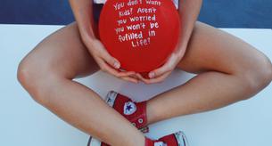 Esta serie fotográfica conceptual denuncia el sexismo cotidiano