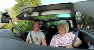 Le hace a su abuela el mejor regalo del mundo e internet muere de amor