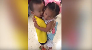 Eran mejores amigos en el orfanato, fueron separados, ¡y ahora son vecinos!