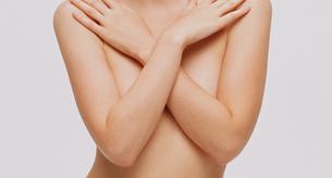 ¿Por qué las mujeres no están felices con sus pechos?