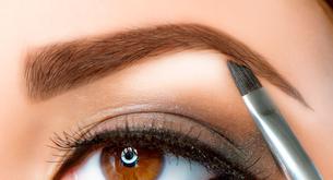 ¿Cómo fabricar un tinte de pelo casero para cejas?