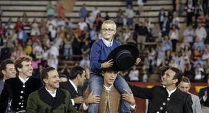 Una antitaurina desea la muerte a un niño con cáncer que quiere ser torero