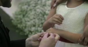 Este novio aprovechó su boda para arrodillarse ante su hijastra y pedirle esto