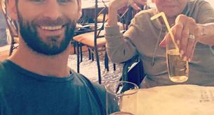 Este modelo ha acogido a su vecina enferma terminal para cuidarla