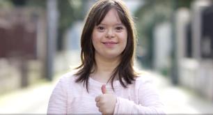 Esta chica es la primera presentadora Sindrome de Down