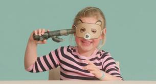 Este vídeo de niñas jugando con juguetes sexuales tiene un final estremecedor