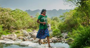 Gana un ultramaratón vestida con falda y sandalias