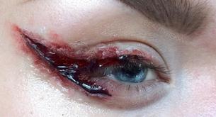 Rasgarse el rabillo, la forma más terrorífica de “maquillarse”