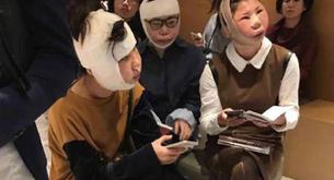 Quedan retenidas en el aeropuerto por no poder ser identificadas tras la cirugía