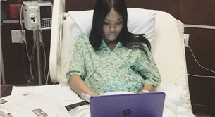 Estudiando para los exámenes justo antes de dar a la luz