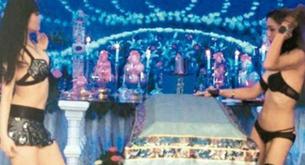 ¿Por qué en China se ha puesto de moda contratar strippers para los funerales?