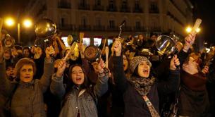Cacerolada en la Puerta del Sol para dar inicio a la Huelga feminista del #8M