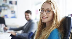 Las mujeres con mucho maquillaje no son percibidas como líderes