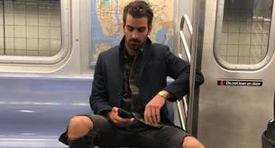 Se enamoró en el metro y le sacó una foto, ¡pero no esperaba esta respuesta!