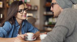 La reacción de este chico después de que una chica pasara de él genera debate