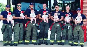 El misterio de los siete bomberos que han sido padres a la vez