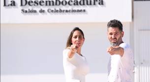 “¿Y el bautizo pa cuando?”: estos padres se hacen viral anunciando el bautizo de su hija