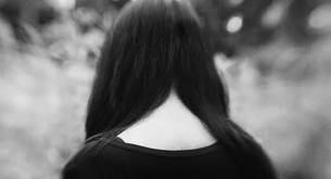 Una pareja abandona a su hija adoptiva cuando descubren la edad que en realidad tiene