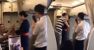 Despiden a un azafata porque su novio le pidió matrimonio