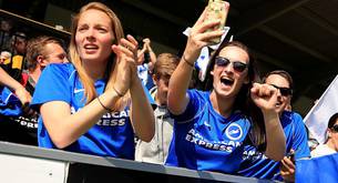 Por qué este equipo de fútbol británico ofrece tampones y compresas gratis en sus baños