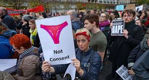 Viola a una mujer y le declaran inocente porque ella llevaba TANGA