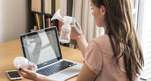 Una TETA GIGANTE para reclamar 1 derecho feminista ESPECIAL