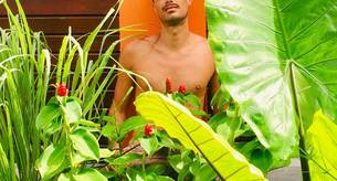 Tíos buenos con plantas