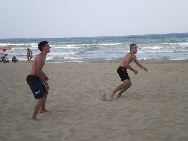 Beneficios de practicar deporte en la playa